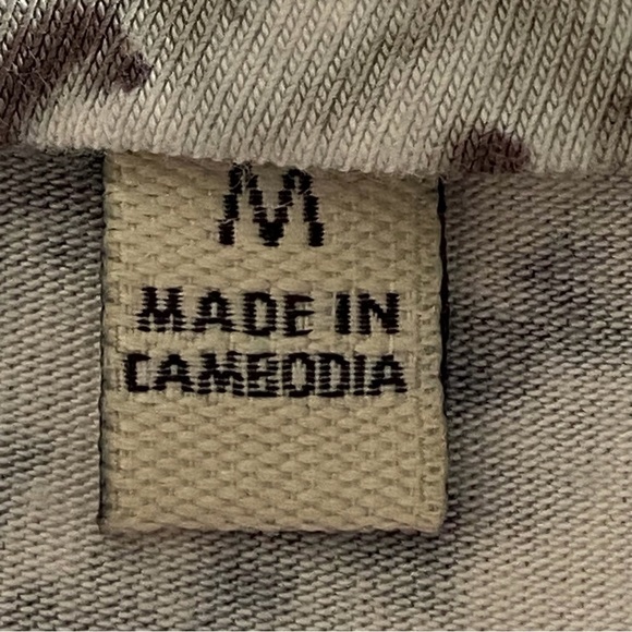 CALVIN KLEIN JEANS white and grey, snakeskin design, jersey t-shirt. Medium. EUC - Picture 10 of 14